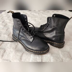 Pascal 1460 Dr. Martens size 8 women's